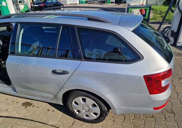 Skoda Octavia cena 42424 przebieg: 162000, rok produkcji 2017 z Warszawa małe 211